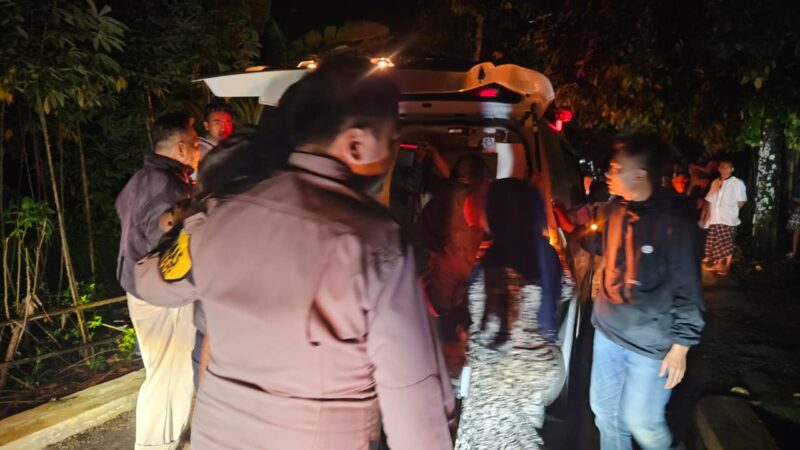 Polres Garut melalui Pos Pengamanan (Pos Pam) Kadungora menunjukkan tindakan cepat dan sigap dalam memberikan bantuan kepada pemudik yang mengalami musibah di tengah perjalanan.