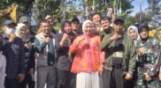 Lokasi pembuangan sampah liar di Desa Tegalpanjang, Kecamatan Sucinaraja, Kabupaten Garut, mendapat perhatian serius dari Wakil Bupati Garut, Luthfianisa Putri Karlina. Didampingi Camat Sucinaraja Yeni Damayanti, Kepala Dinas Lingkungan Hidup (DLH) Garut Jujun, serta unsur Forkompimcam, Wabup langsung meninjau titik yang sempat viral di media sosial tersebut pada Sabtu (19/4/2025).