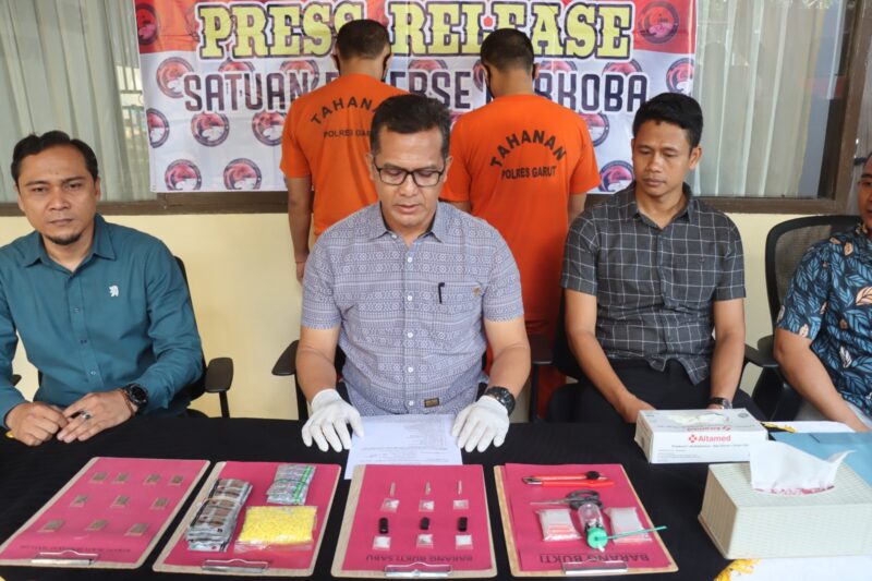 Satuan Reserse Narkoba (Sat Res Narkoba) Polres Garut berhasil mengungkap jaringan peredaran narkotika dan obat-obatan terlarang selama periode Maret hingga April 2025.