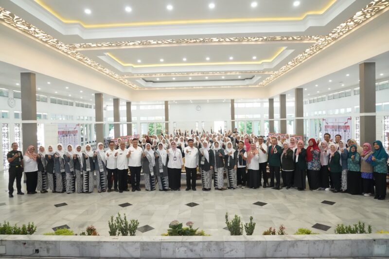 Bupati Garut, Abdusy Syakur Amin, membuka secara resmi Musyawarah Cabang Ikatan Bidan Indonesia (IBI) Kabupaten Garut Tahun 2025 yang berlangsung di Gedung Pendopo, Kecamatan Garut Kota, Kabupaten Garut, Rabu (7/5/2025).