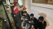 Polres Garut amankan Tiga pria berinisial AM (22), SA (25) dan SG (21) di saat nonton bareng Persib Bandung di Alun-alun Garut. Jumat (9/5/2025) malam.