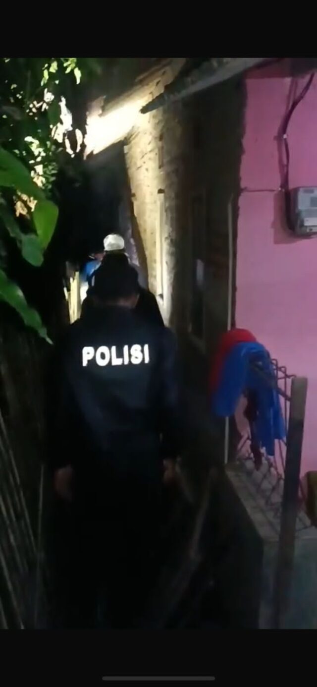 Polsek Cibatu yang dipimpin langsung oleh Kapolsek IPTU Amirudin Latif, S.H., kembali melaksanakan kegiatan Operasi Minuman Keras (Miras) di wilayah hukumnya. 