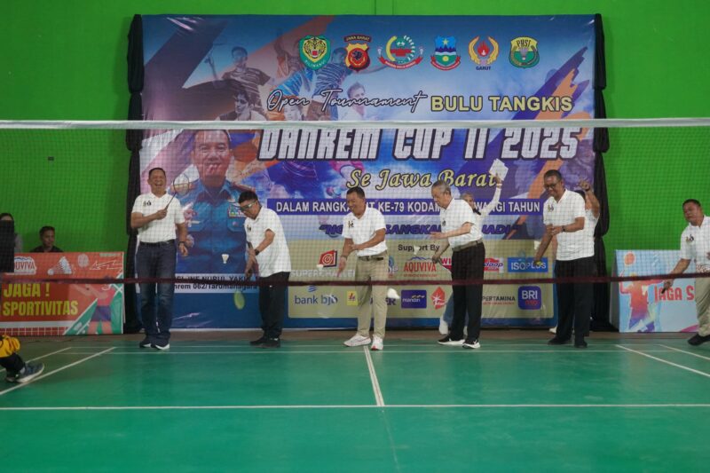 Turnamen bulutangkis Piala Danrem 062/Tn 2025 kembali digelar dengan kemeriahan luar biasa. Event tahunan yang digelar dalam rangka memperingati Hari Ulang Tahun ke-79 Kodam III/Siliwangi ini mempertemukan para atlet terbaik dari seluruh penjuru Jawa Barat.