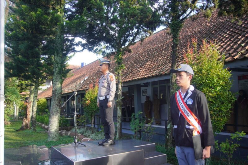 Dalam rangka program edukasi dan pembinaan kepada generasi muda, Satuan Lalu Lintas (Satlantas) Polres Garut melaksanakan kegiatan 