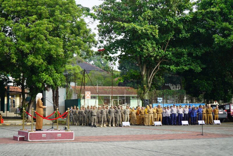 Wakil Bupati Garut, Putri Karlina, menegaskan komitmennya dalam memperbaiki pelayanan kepada masyarakat melalui program Roadshow Pelayanan Publik yang menjadi salah satu prioritas dalam 100 hari kerja Bupati dan Wakil Bupati Garut.