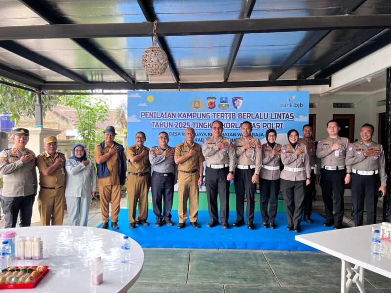 Desa Wanajaya, Kecamatan Wanaraja, Kabupaten Garut, menjadi pusat perhatian nasional setelah Tim dari Korlantas Polri melakukan kunjungan dalam rangka penilaian program Kampung Tertib Lalu Lintas, Kamis (29/05/2025).
