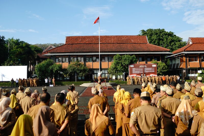 Apel Gabungan Pemerintah Kabupaten Garut di Lapangan Setda Kabupaten Garut, Jalan Pembangunan, Kecamatan Tarogong Kidul, Senin (7/7/2025).