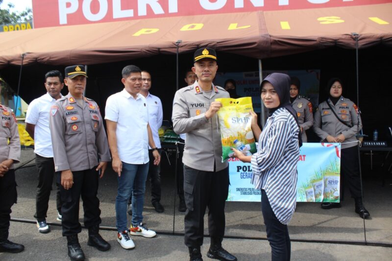 Polres Garut menggelar Gerakan Pangan Murah sebagai langkah konkret menjaga stabilitas harga beras, pasokan pangan, dan daya beli masyarakat. Program ini berlangsung selama dua hari, Rabu (13/8/2025) dan Kamis (14/8/2025), di halaman Mapolres Garut, Jalan Jenderal Sudirman No. 204.