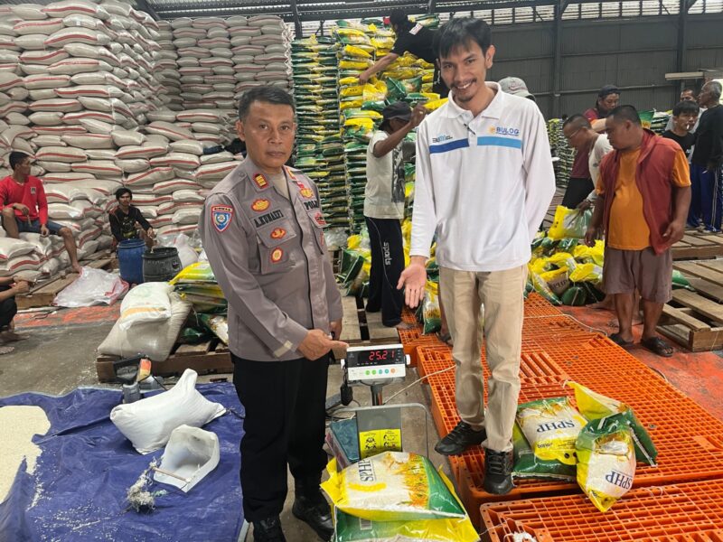 Dalam rangka menjaga stabilitas harga pangan sekaligus memastikan ketersediaan beras bagi masyarakat, Polres Garut melalui jajaran Polsek mulai menyiapkan stok beras SPHP (Stabilisasi Pasokan dan Harga Pangan) yang dapat diakses langsung oleh warga.