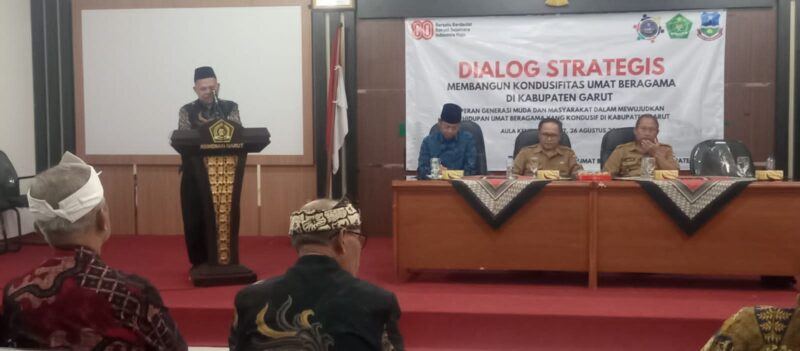 Forum Kerukunan Umat Beragama (FKUB) Kabupaten Garut menggelar Dialog Strategis Membangun Kondusifitas Umat Beragama dengan tema “Peran Generasi Muda dan Masyarakat dalam Mewujudkan Kehidupan Umat Beragama yang Kondusif di Kabupaten Garut” yang berlangsung di Aula Kemenag Garut, Selasa (26/08/2025).