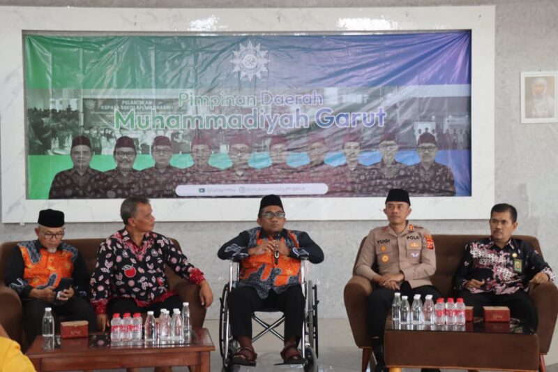 Kapolres Garut AKBP Yugi Bayu Hendarto melakukan silaturahmi dengan jajaran pengurus Muhammadiyah dan Persatuan Islam (Persis) Kabupaten Garut pada Rabu (03/09/2025).