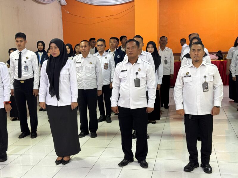 Lembaga Pemasyarakatan (Lapas) Kelas IIA Garut mengikuti apel bersama jajaran Kementerian Koordinator Bidang Hukum, HAM, Imigrasi, dan Pemasyarakatan yang digelar secara virtual dari Jakarta. Apel ini dipimpin langsung oleh Wakil Menteri Kemenko Polhukim, Prof. Otto Hasibuan, dan diikuti oleh seluruh pegawai Lapas Garut di aula setempat.