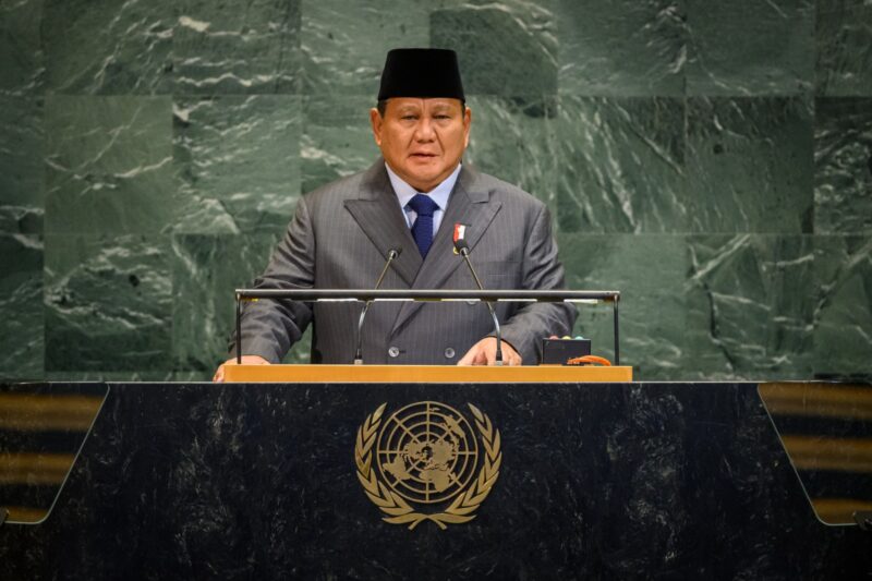 Presiden Republik Indonesia, Prabowo Subianto, tampil lantang dalam Konferensi Tingkat Tinggi (KTT) Palestina yang berlangsung di markas Perserikatan Bangsa-Bangsa (PBB), New York, Amerika Serikat, Selasa (23/09/2025). Dalam forum internasional tersebut, Prabowo menegaskan sikap konsisten Indonesia terhadap Palestina dan menyerukan penghentian segera tragedi kemanusiaan di Gaza.