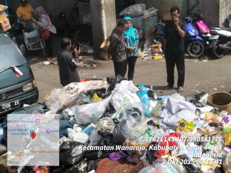 Penumpukan sampah di Tempat Penampungan Sementara (TPS) Pasar Rakyat Wanaraja belakangan ini menuai perhatian serius. Warga yang tinggal di sekitar pasar dihimbau untuk tidak lagi membuang sampah rumah tangga ke TPS pasar yang sejatinya hanya diperuntukkan bagi sampah hasil aktivitas pedagang.