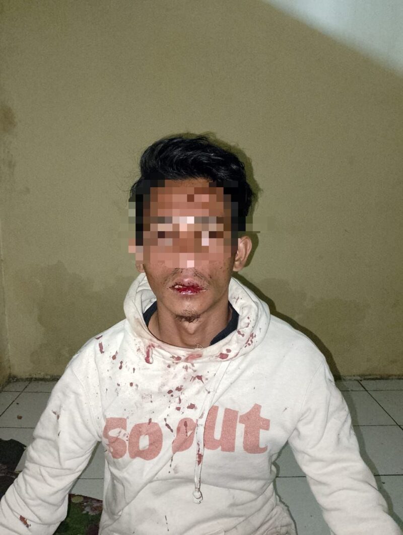 Suasana tenang di Alun-Alun Wanaraja, Kabupaten Garut, mendadak ricuh pada Minggu (5/10/2025) dini hari. Seorang pria berinisial D (29), warga Kecamatan Wanaraja, membuat onar dengan aksi pemalakan disertai ancaman menggunakan senjata tajam.