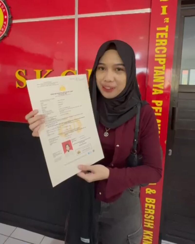 Masyarakat pemohon surat keterangan catatan kepolisian (SKCK) di tanah air saat ini tak perlu pusing antre di loket pelayanan, karena Polri telah menerbitkan aplikasi secara online melalui Super App Polri. 