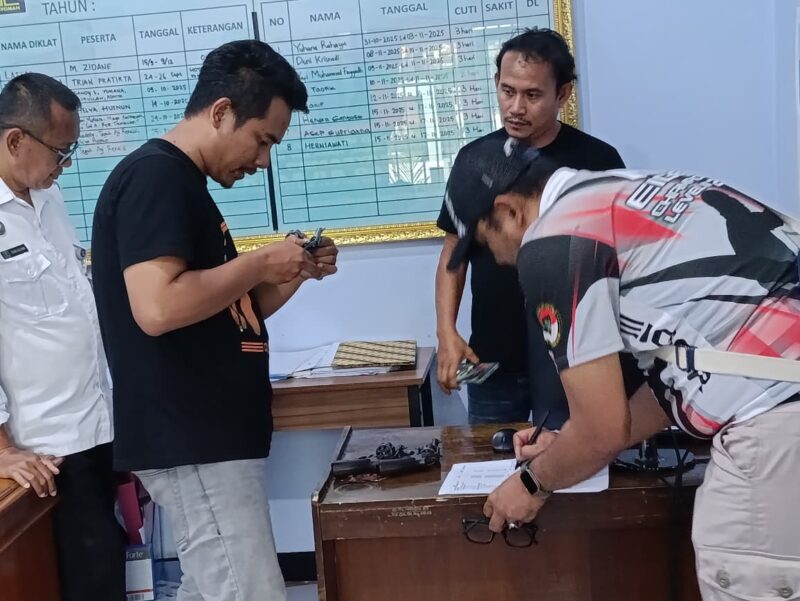 Upaya peningkatan keamanan di lingkungan pemasyarakatan kembali ditegaskan oleh Lembaga Pemasyarakatan (Lapas) Kelas IIA Garut melalui kegiatan pemeriksaan dan pemeliharaan sarana-prasarana keamanan berupa senjata api. 