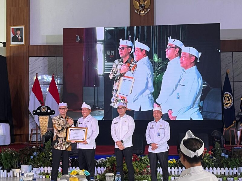 Lembaga Pemasyarakatan Kelas IIA Garut kembali menorehkan prestasi membanggakan di tingkat regional. Dalam agenda Refleksi dan Evaluasi Akhir Tahun yang digelar Kantor Wilayah Direktorat Jenderal Pemasyarakatan Jawa Barat, Lapas Garut resmi dinobatkan sebagai peringkat pertama Unit Pelaksana Teknis dengan kegiatan industri terbaik di lingkungan Ditjenpas Jawa Barat.