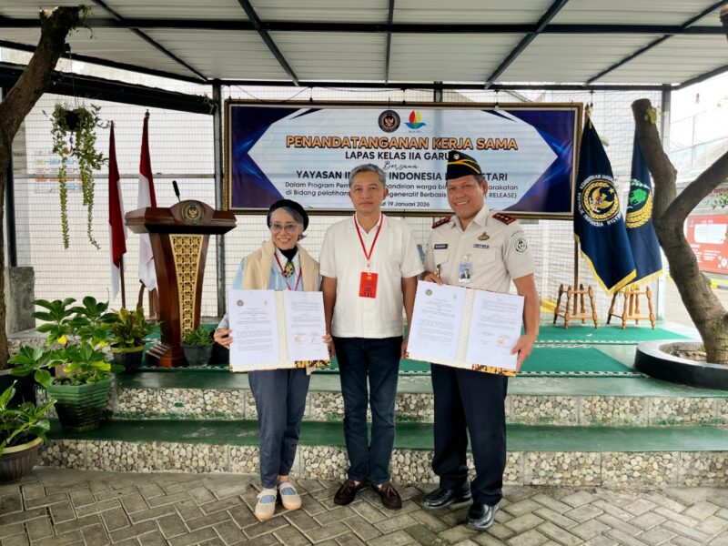 Lembaga Pemasyarakatan (Lapas) Kelas IIA Garut resmi menjalin kerja sama strategis dengan Yayasan Inisiatif Indonesia Biru Lestari (WAIBI) melalui penandatanganan Perjanjian Kerja Sama (PKS), Senin, (19 /01/2026)
