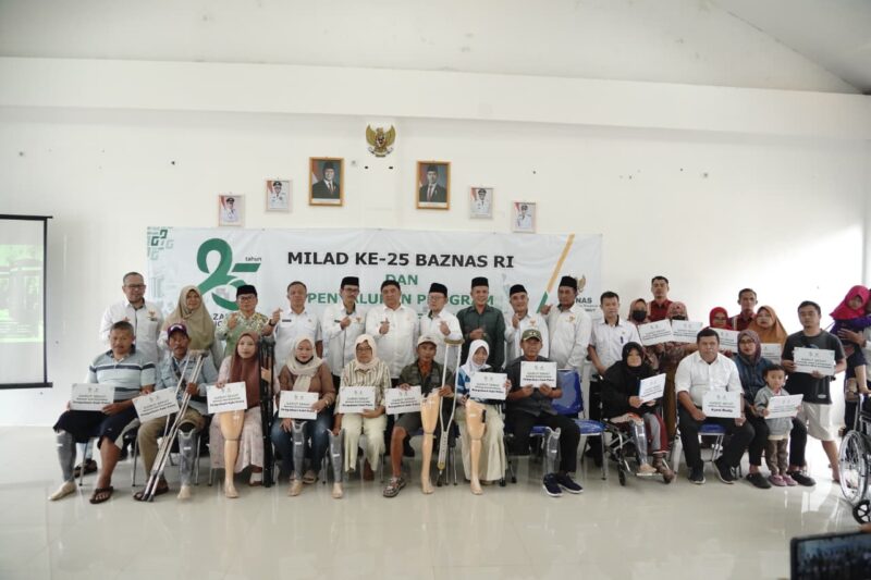Badan Amil Zakat Nasional (BAZNAS) Kabupaten Garut memperingati Milad ke-25 yang dirangkaikan dengan penyaluran program Garut Sehat, Rabu (21/1/2026).