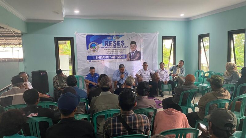 Agenda reses masa sidang kedua tahun 2026 yang dilaksanakan anggota DPRD Kabupaten Garut dari Fraksi Partai Demokrat berlangsung dengan antusiasme tinggi. Kegiatan yang digelar pada Rabu (21/01/2026) tersebut dipusatkan di Desa Sindangmekar dan dihadiri sekitar 150 peserta dari tiga kecamatan, yakni Garut Kota, Karangpawitan, dan Wanaraja.