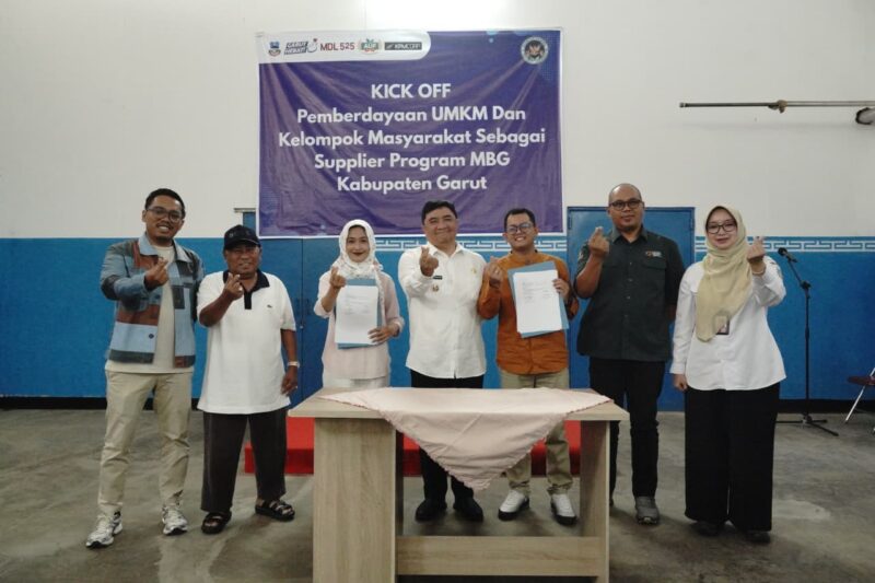 Pemerintah Kabupaten Garut menunjukkan keseriusannya dalam mendorong pelaku usaha lokal naik kelas melalui Program Kick Off Pemberdayaan UMKM dan Kelompok Masyarakat sebagai Supplier Program Makan Bergizi Gratis (MBG). Program ini resmi dibuka langsung oleh Bupati Garut, Abdusy Syakur Amin, di Pabrik PT Mandala 525 (MDL 525), Jalan Guntur Melati, Kecamatan Tarogong Kidul, Rabu (21/01/2026).
