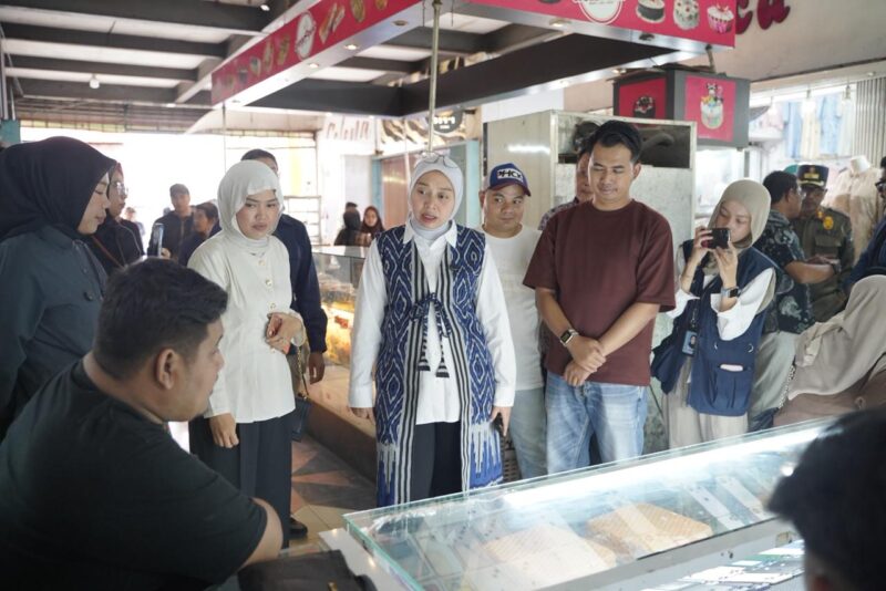 Wakil Bupati Garut, Putri Karlina, melakukan kunjungan kerja ke pusat perbelanjaan Garut Plaza (GP) di Jalan Guntur, Kecamatan Garut Kota, Kabupaten Garut, Jumat (27/2/2026).