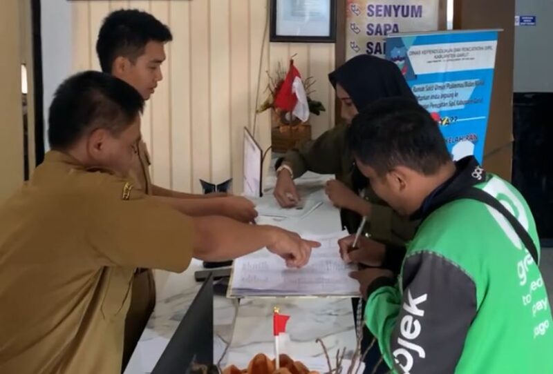Warga Kabupaten Garut kini semakin dimudahkan dalam mengurus dokumen kependudukan. Pemerintah Kabupaten Garut menghadirkan layanan administrasi kependudukan (Adminduk) langsung di setiap kantor kecamatan, termasuk di Kecamatan Wanaraja.
