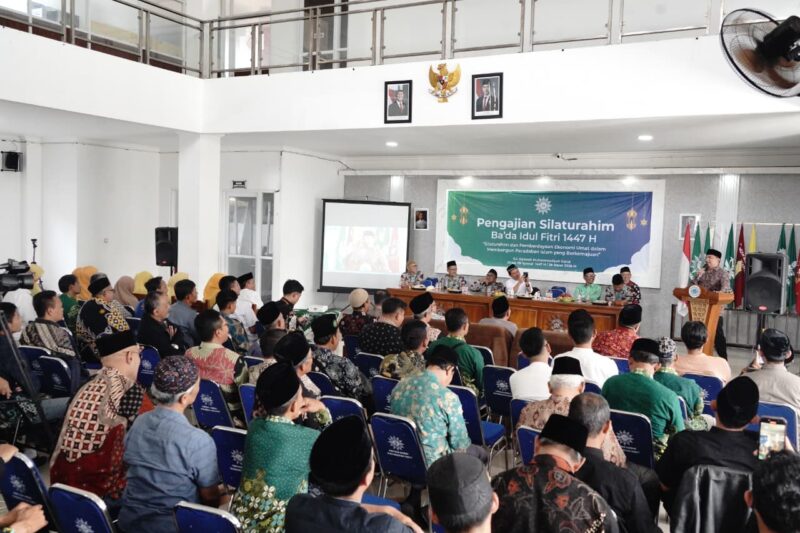 Bupati Garut, Abdusy Syakur Amin, menghadiri kegiatan Pengajian Silaturahmi Ba'da Idulfitri 1447 Hijriah yang diselenggarakan oleh Pimpinan Daerah Muhammadiyah Garut. Acara tersebut berlangsung khidmat di Gedung Dakwah Muhammadiyah, Jalan Pembangunan, Kecamatan Tarogong Kidul, Kabupaten Garut, Minggu (29/3/2026).