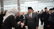 Bupati Garut, Abdusy Syakur Amin, secara resmi melantik serta mengambil sumpah jabatan para Pejabat Struktural dan Fungsional di Lingkungan Pemerintah Kabupaten Garut. Prosesi pelantikan berlangsung khidmat di Gedung Pendopo Kabupaten Garut, Jalan Kiansantang, Kecamatan Garut Kota, Rabu (22/4/2026).
