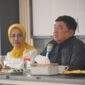 Bupati Garut, Abdusy Syakur Amin, memberikan pengarahan langsung kepada jajaran pegawai Dinas Sosial (Dinsos) Kabupaten Garut dalam sebuah pertemuan yang berlangsung di Aula Kantor Dinsos, Kecamatan Tarogong Kidul, Kamis (30/4/2026).