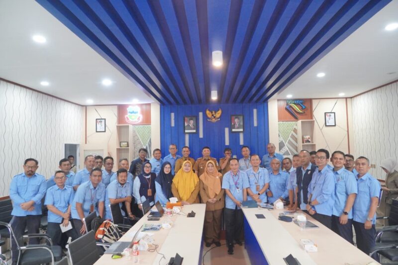 Abdusy Syakur Amin menghadiri langsung Rapat Kuasa Pemilik Modal (KPM) Perumda Air Minum Tirta Intan Tahun Buku 2025 yang digelar di Jalan Raya Bayongbong, Kecamatan Cilawu, Senin (4/5/2026).