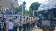 Bupati Garut, Abdusy Syakur Amin, secara resmi melepas keberangkatan 174 Jemaah Haji Kloter 22 KJT asal Kabupaten Garut menuju Tanah Suci pada Kamis (7/5/2026).