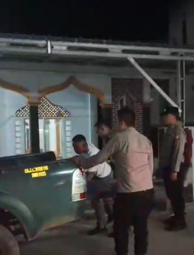 Jajaran Polsek Wanaraja bergerak cepat menindaklanjuti laporan masyarakat terkait adanya seorang pria dalam kondisi mabuk yang meresahkan warga di wilayah Kampung Panyingkiran RT 02 RW 05, Desa Sukamenak, Kecamatan Wanaraja, Kabupaten Garut, Kamis (14/5/2026) malam.