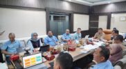 Pemerintah Kabupaten (Pemkab) Garut mulai mematangkan langkah strategis untuk memperkuat layanan air bersih melalui penetapan besaran modal dasar Perusahaan Umum Daerah (Perumda) Air Minum Tirta Intan Garut. Pembahasan tersebut dipimpin langsung oleh Bupati Garut, Abdusy Syakur Amin, dalam rapat yang berlangsung di Ruang Rapat Kantor Bupati Garut, Jalan Pembangunan, Kecamatan Tarogong Kidul, Selasa (14/07/2026).