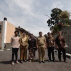 Bupati Garut, Abdusy Syakur Amin, menghadiri kegiatan Podcast *Rotinsulu Care Live: Penguatan Layanan Primer, Layanan Rujukan, SDM, Sistem Informasi, dan Jaminan Kesehatan di Kabupaten Garut* yang berlangsung di Klinik Utama Dr. H.A. Rotinsulu Garut, Jalan Pembangunan, Kecamatan Tarogong Kidul, Selasa (21/7/2026).