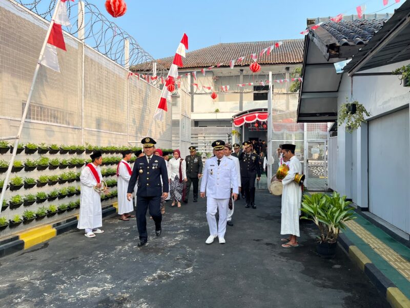 Sebanyak 503 narapidana di Lembaga Pemasyarakatan (Lapas) Kelas IIA Garut memperoleh Remisi Umum dalam rangka memperingati Hari Ulang Tahun (HUT) ke-81 Kemerdekaan Republik Indonesia pada 17 Agustus 2026.Senin(17/08/2026)