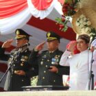 Komandan Kodim (Dandim) 0611/Garut Letkol Inf. Fahrisal Efendi Sinaga, S.I.P., menghadiri Upacara Peringatan Hari Ulang Tahun (HUT) ke-81 Proklamasi Kemerdekaan Republik Indonesia tingkat Kabupaten Garut di Lapangan Otista Alun-alun Garut, Jalan A.M. Yani No. 22, Kecamatan Garut Kota, Senin (17/8/2026) pagi.