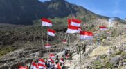Dalam rangka memeriahkan Peringatan HUT ke-81 Kemerdekaan Republik Indonesia, dilaksanakan kegiatan megah Pembentangan Bendera Merah Putih sepanjang 1.000 meter serta pemasangan 1.000 bendera kecil di sepanjang bibir Kawah Gunung Papandayan, Kecamatan Cisurupan, Kabupaten Garut, Selasa (18/8). Komandan Kodim 0611/Garut Letkol Inf. Fahrisal Efendi Sinaga, S.I.P., bertindak selaku Koordinator Lapangan yang memastikan seluruh rangkaian kegiatan berjalan tertib, aman, dan lancar.