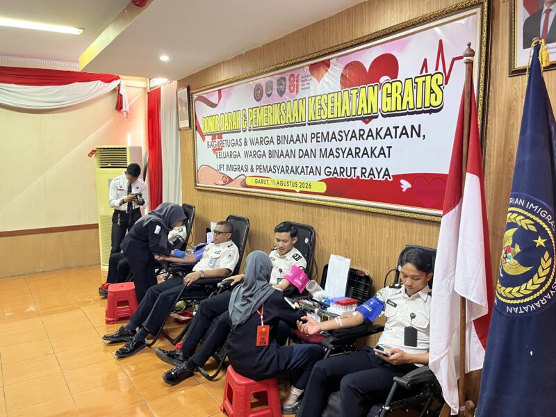 Memperingati Hari Ulang Tahun (HUT) ke-81 Kemerdekaan Republik Indonesia Tahun 2026, jajaran Unit Pelaksana Teknis (UPT) Imigrasi dan Pemasyarakatan se-Garut Raya menggelar kegiatan bakti sosial pada Selasa, (11/08/2026.)