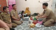 balik keterbatasan hidup yang dijalani, Adi Rahmat, warga Kampung Pinggirjati, Kelurahan Karangmulya, Kecamatan Karangpawitan, Kabupaten Garut, masih menyimpan harapan untuk bisa mendapatkan perawatan dan kehidupan yang lebih layak.