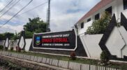 Keluhan masyarakat terkait akses jaminan kesehatan kembali mencuat. Layanan pendaftaran BPJS Kesehatan Penerima Bantuan Iuran (PBI) melalui Pelayanan Linjamsos Dinas Sosial (POLINDA) Kabupaten Garut disebut tidak dapat diakses oleh masyarakat. Kondisi tersebut membuat warga tidak mampu mempertanyakan kejelasan pelayanan BPJS PBI yang selama ini sangat dibutuhkan. Rabu (16/9/2026).