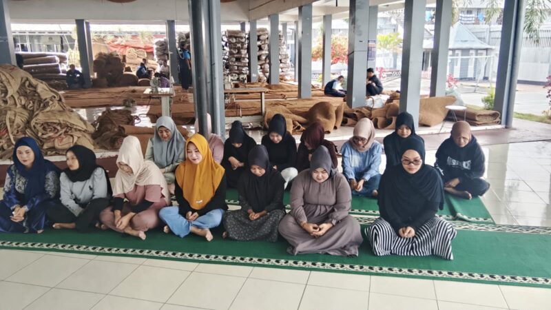 Sebanyak 15 warga binaan perempuan Lembaga Pemasyarakatan Kelas IIA Garut mengikuti kegiatan Qolbu pada Senin (26/10/2026). Kegiatan tersebut menjadi bagian dari pembinaan kepribadian yang memberikan ruang bagi warga binaan untuk memperkuat kehidupan spiritual selama menjalani masa pembinaan.