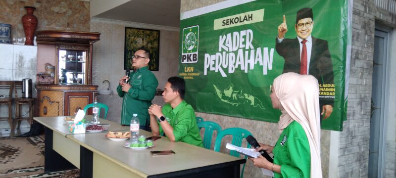 Ketua Dewan Pimpinan Cabang (DPC) Partai Kebangkitan Bangsa (PKB) Kabupaten Garut, H. Subhan Fahmi, S.IP., menghadiri kegiatan Sekolah Kader Perubahan (LKN) sekaligus agenda Musyawarah Ranting (Musran) yang digelar di Kecamatan Karangtengah, Kabupaten Garut.Kamis(08/10/2026)foto(Ihsan)